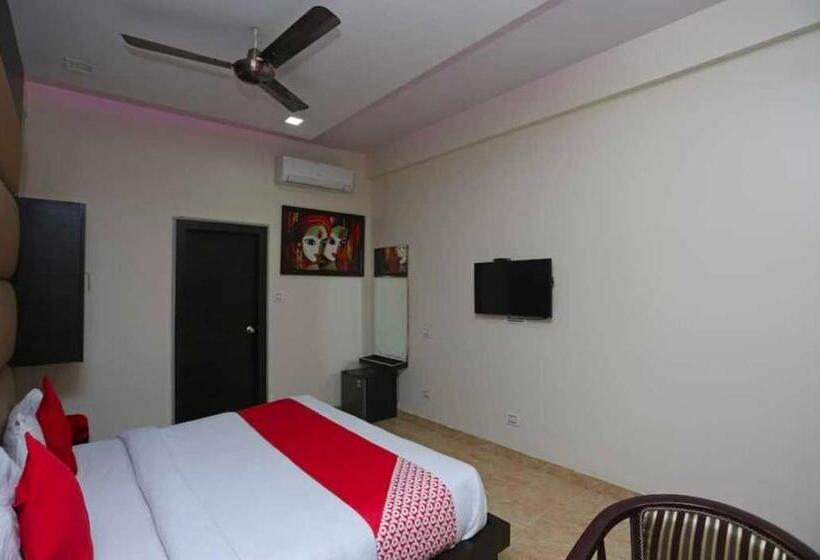 اتاق لوکس سه تخته, Oyo 81037 Hotel Shree Madhav Regency