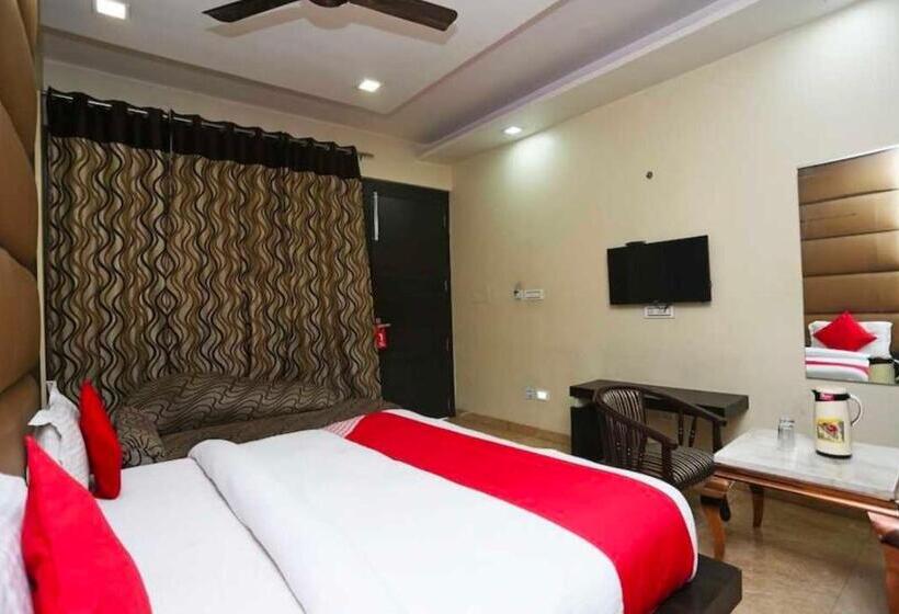 اتاق لوکس سه تخته, Oyo 81037 Hotel Shree Madhav Regency