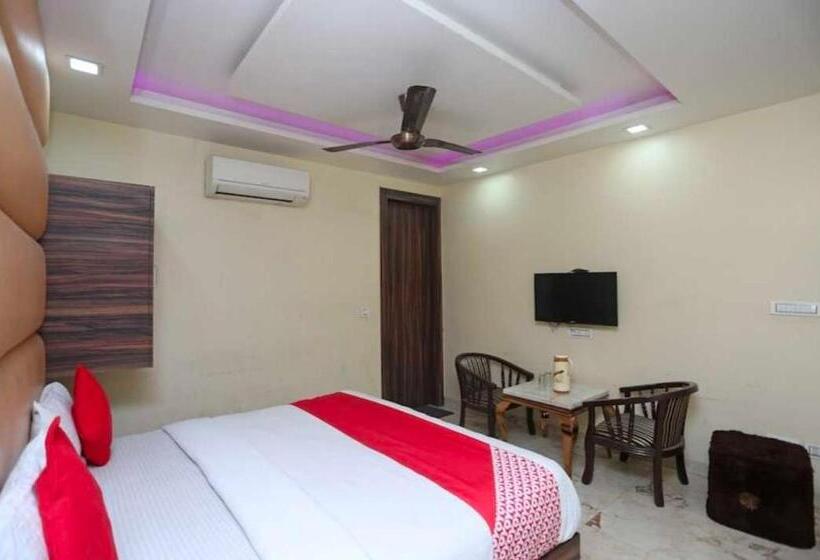 اتاق لوکس سه تخته, Oyo 81037 Hotel Shree Madhav Regency