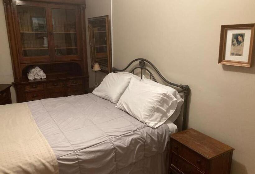 Quarto standard, Queen Bed With Shared Bathroom In Lakeview   2b
