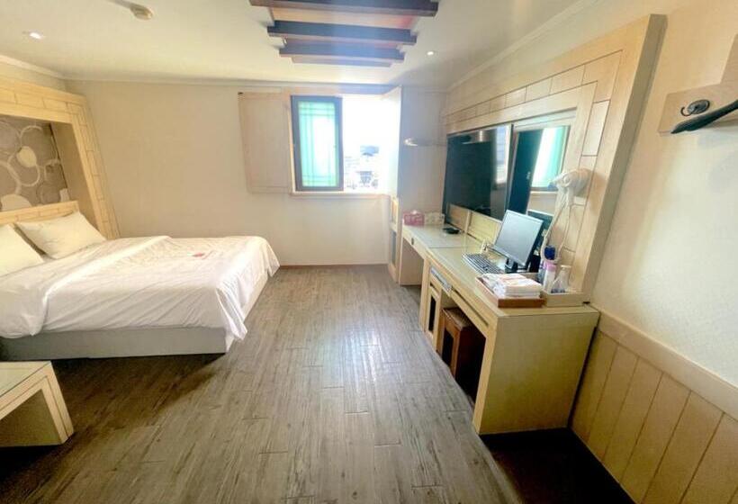 디럭스 룸, Equus Motel