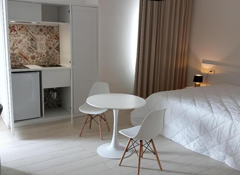 اتاق لوکس با تخت بزرگ, Mya Luxury Rooms And Wellness