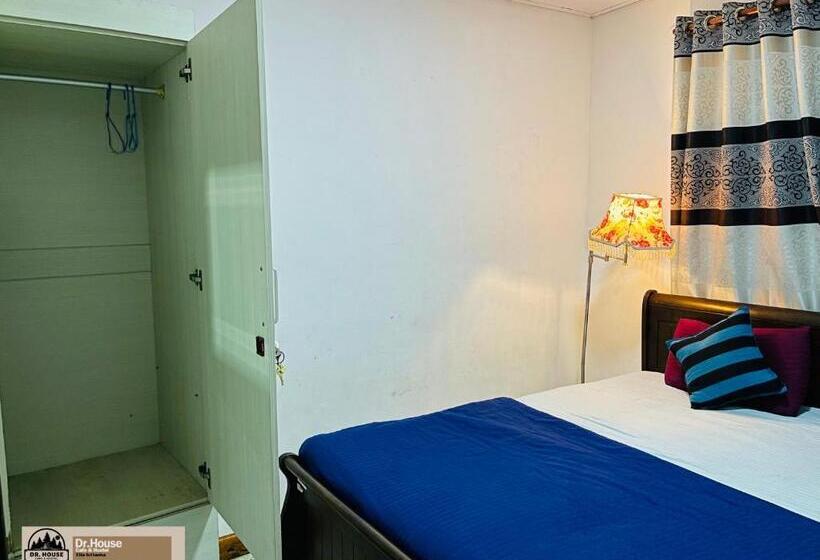 Номер Стандарт, Dr House Ella   Hostel & Cafe