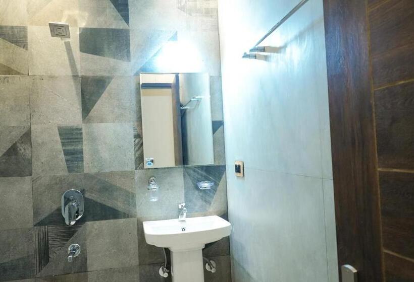 استودیوی استاندارد, Katani Inn