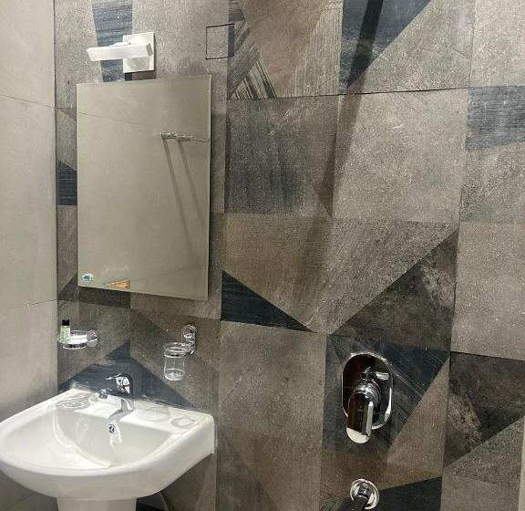 استودیوی استاندارد, Katani Inn