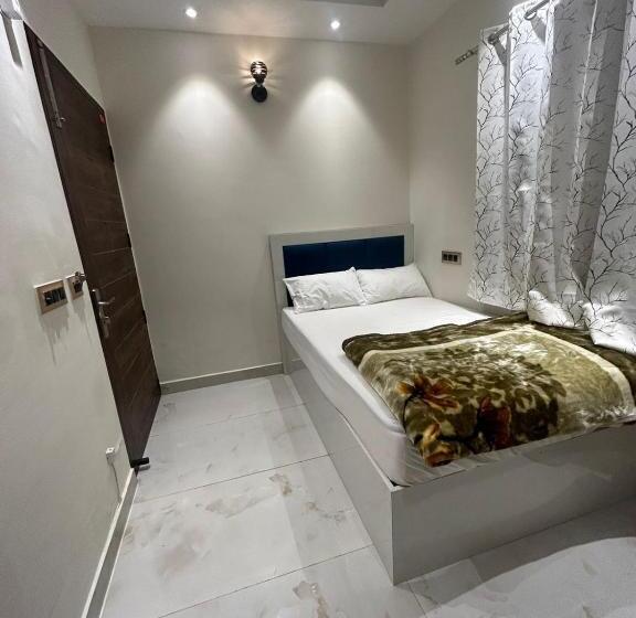 استودیوی استاندارد, Katani Inn