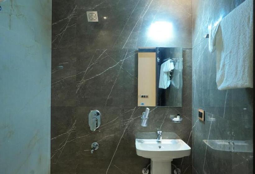 اتاق لوکس با تخت بزرگ, Katani Inn