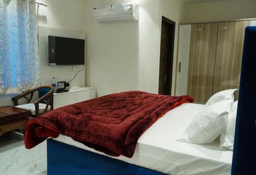 اتاق لوکس با تخت بزرگ, Katani Inn