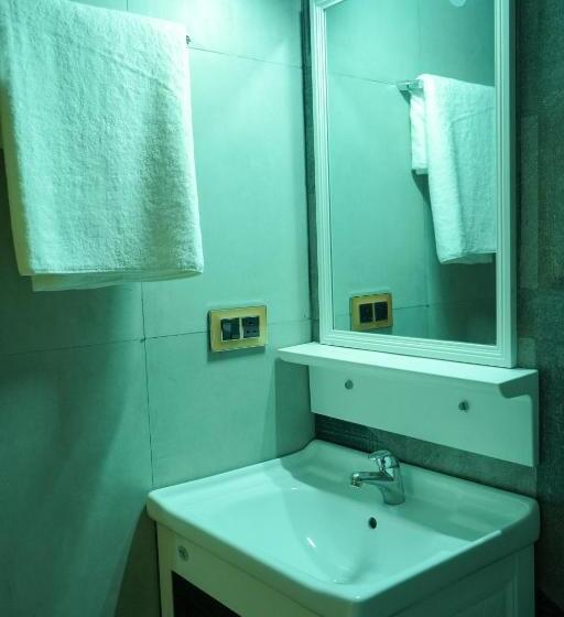 اتاق لوکس با تخت بزرگ, Katani Inn