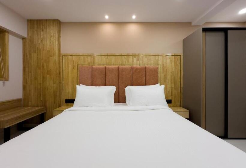 Номер Superior, The Habitat Suites