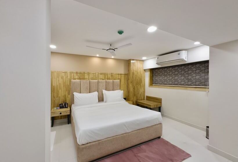 Номер Deluxe, The Habitat Suites