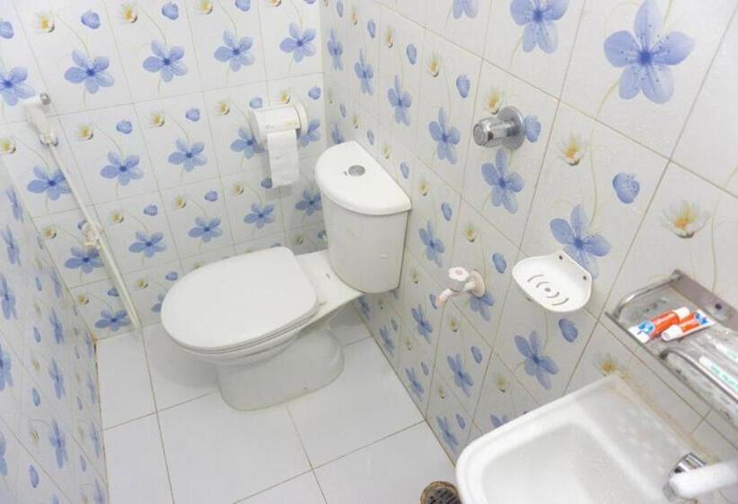 اتاق خانوادگی, White House International