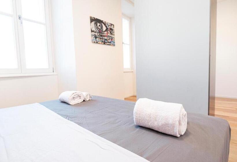 استودیوی استاندارد, Hurban Apartments Venezian