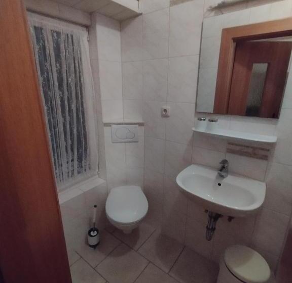 标准三人间, Pension Villa Brödel