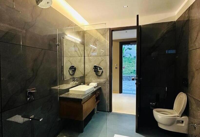 غرفة قياسية مطلّة علي حمام السباحة, Sajjan Bagh Resort Kumbhalgarh