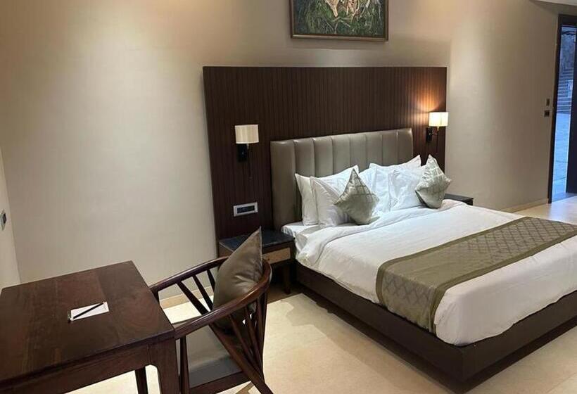 غرفة قياسية مطلّة علي حمام السباحة, Sajjan Bagh Resort Kumbhalgarh