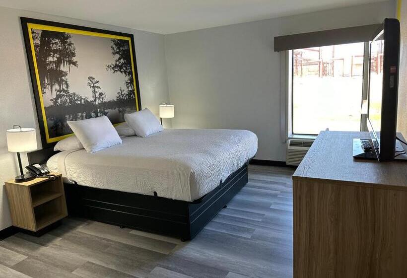 Номер Стандарт Кровать Кинг Адаптированный для Инвалидов, Super 8 By Wyndham Alexandria La