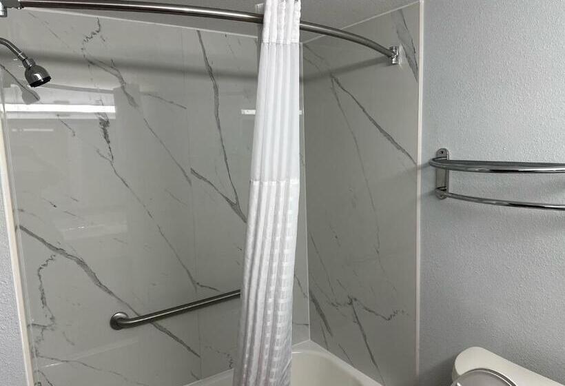 Номер Стандарт 2 Двуспальные Кровати, Super 8 By Wyndham Alexandria La
