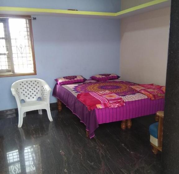 带阳台的豪华间, Rathna Home Stay