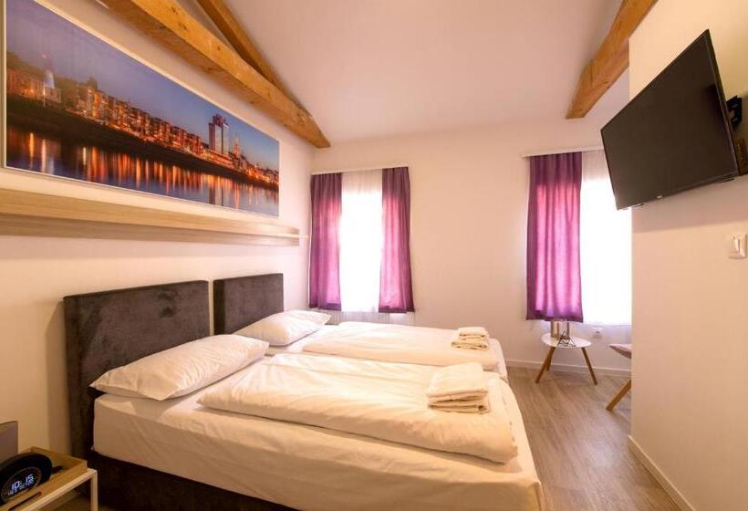 اتاق استاندارد, Hostel Os