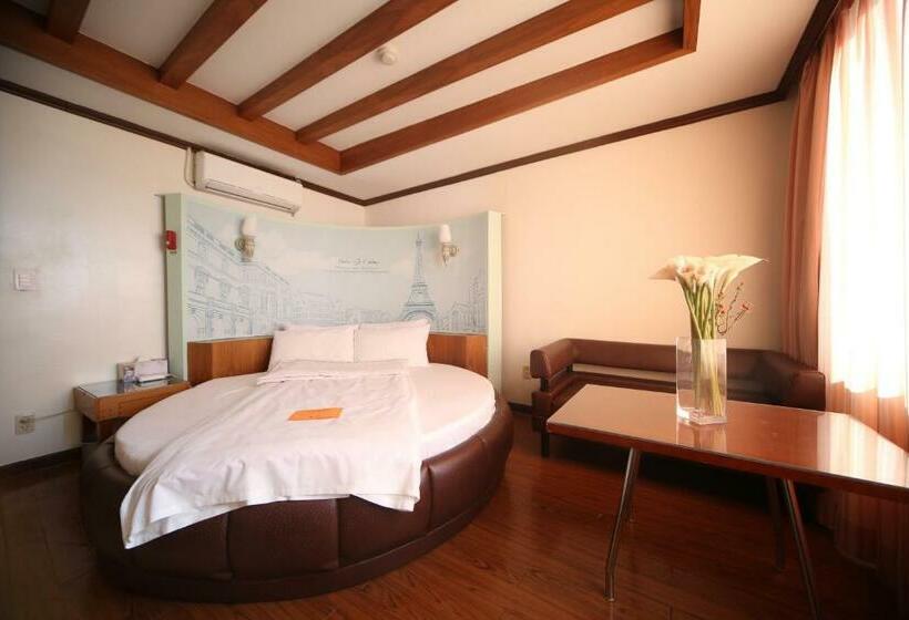 اتاق استاندارد با چشم‌انداز دریا, Nova Motel