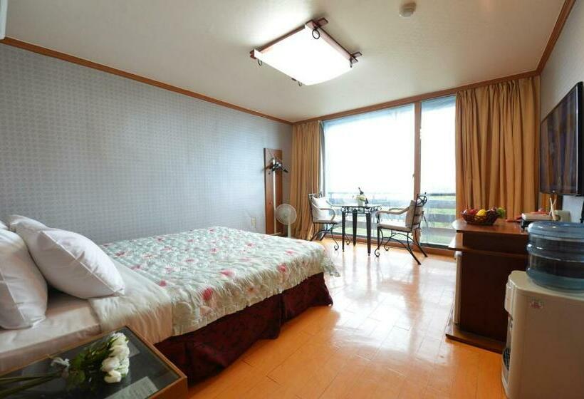اتاق استاندارد با چشم‌انداز دریا, Nova Motel