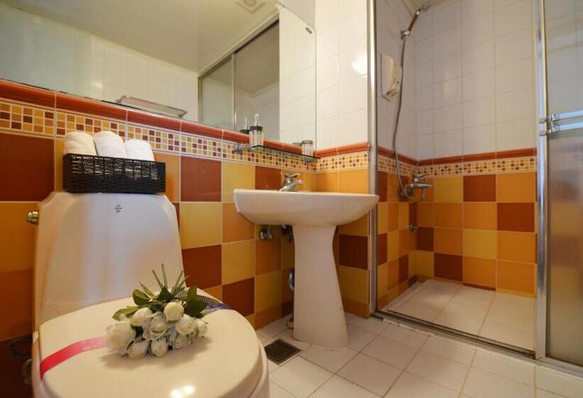 اتاق اساندارد با چشم‌انداز جانبی به دریا, Nova Motel