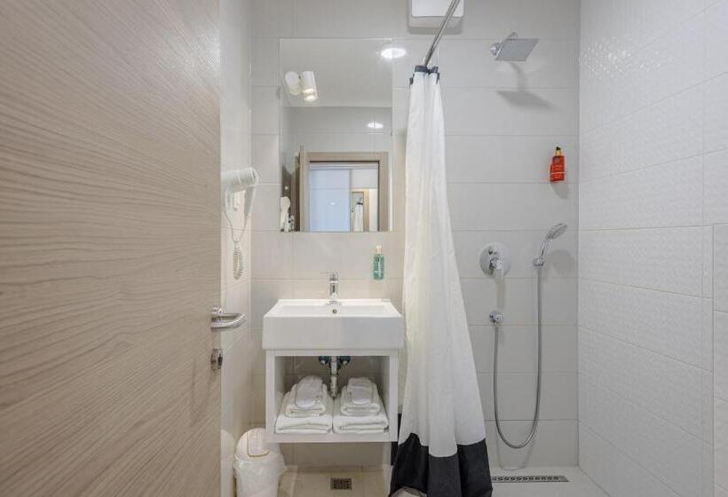 اتاق سه نفره سوپریور با چشم‌انداز دریا, Rogač Rooms & Restaurant