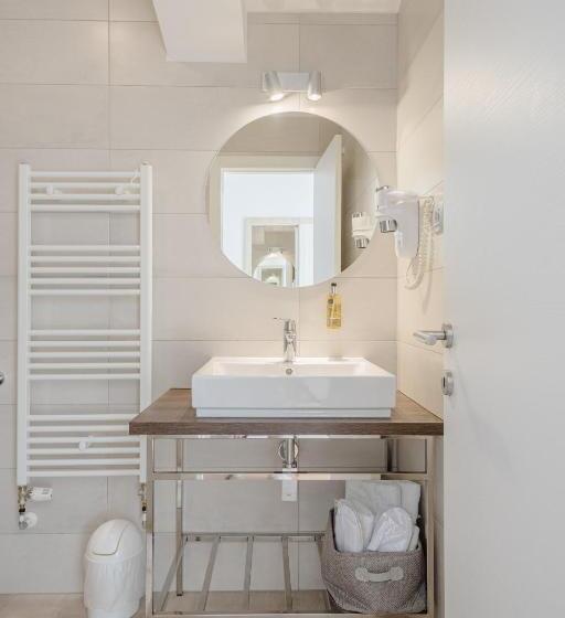 اتاق استاندارد با بالکن و چشم‌انداز دریا, Rogač Rooms & Restaurant