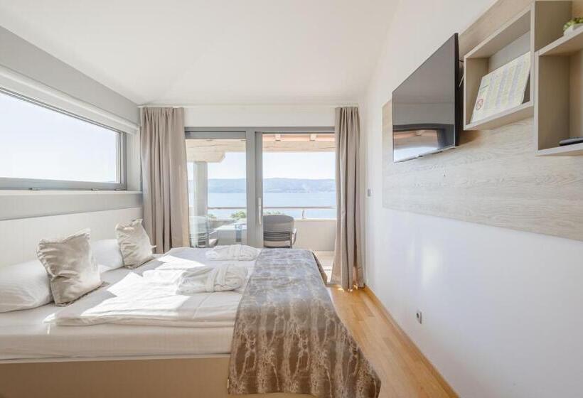 اتاق استاندارد با بالکن و چشم‌انداز دریا, Rogač Rooms & Restaurant