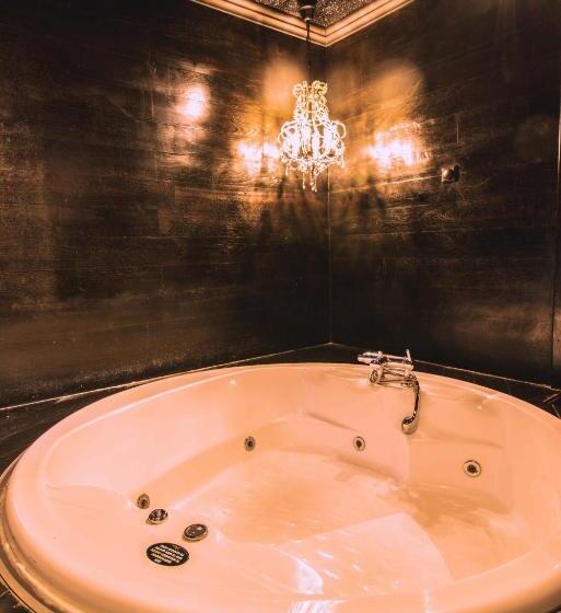 Люкс Кровать Кинг, Ruby Rooms Kifisia   Adults Only
