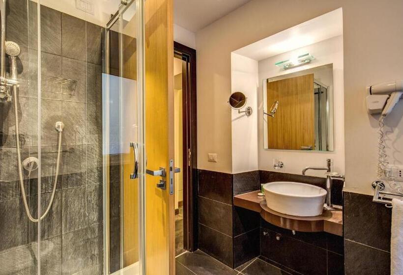 اتاق استاندارد سه نفره, Trevi   Gruppo Trevi Hotels