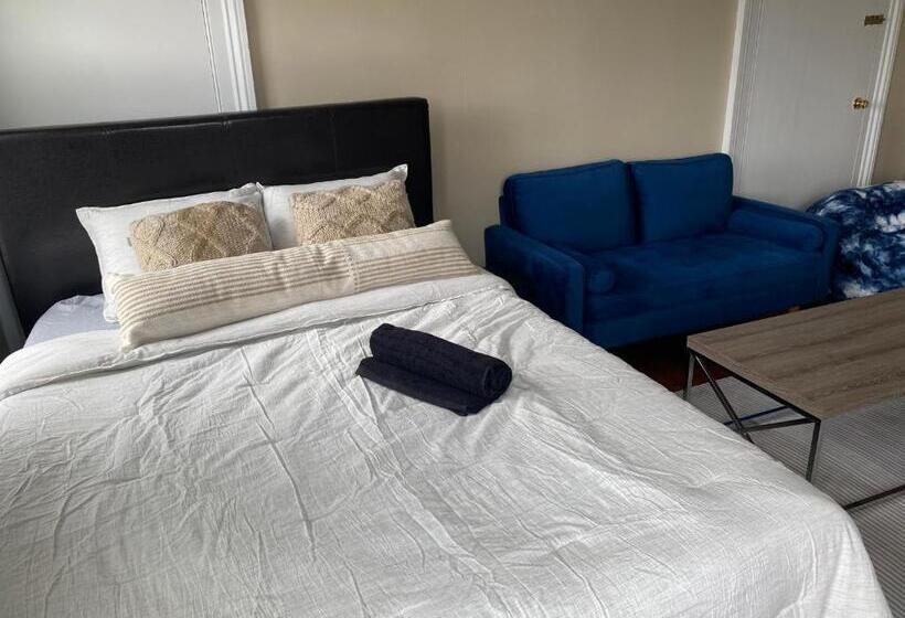 Номер Стандарт, Cozy Apartment With City Skyline. Easy Commute Midtown Manhattan