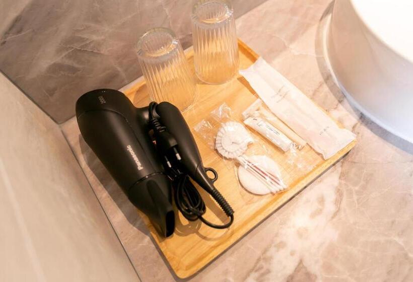 استودیوی استاندارد, The Sacha Apart Hotel Thonglor