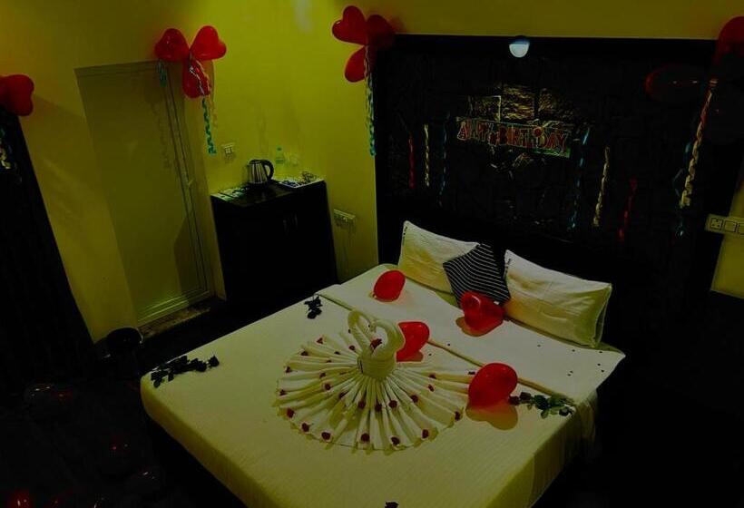 Номер Deluxe с Балконом, R Hotels By Suraj Residency Yercaud