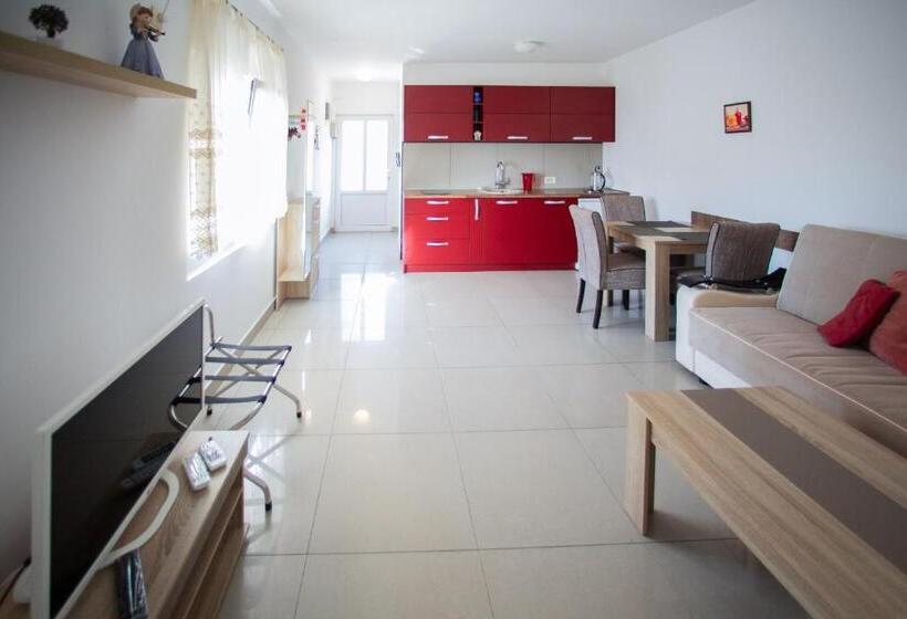 اتاق استاندارد چهارنفره با بالکن, Villa Shu