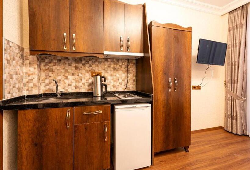 Economy Triple Room, Harbor House
