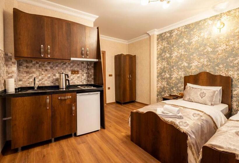 Economy Triple Room, Harbor House