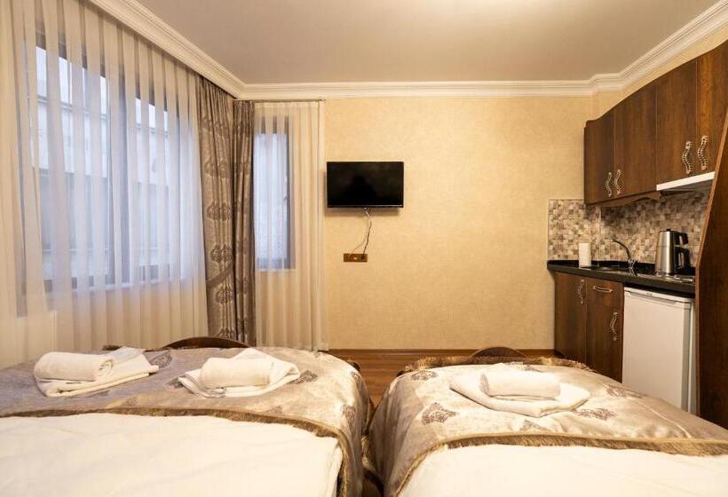 Economy Triple Room, Harbor House