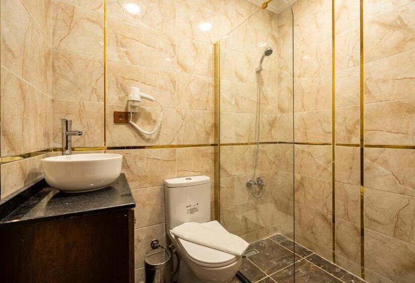 Economy Triple Room, Harbor House