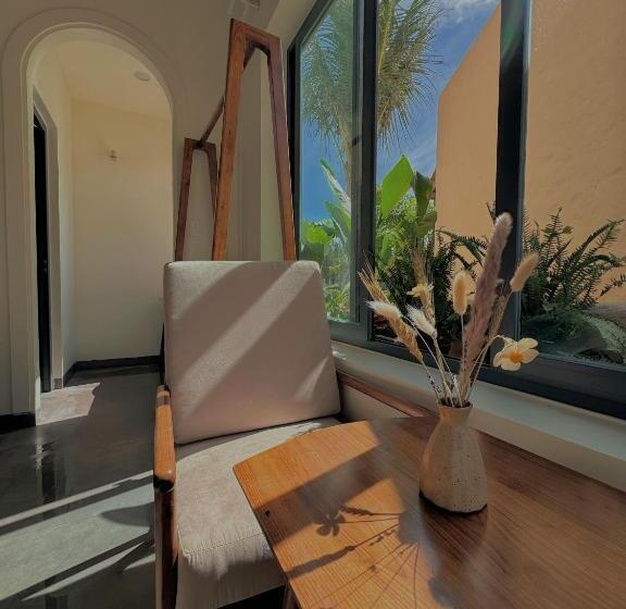 اتاق لوکس با چشم‌انداز دریا, Barland Villa