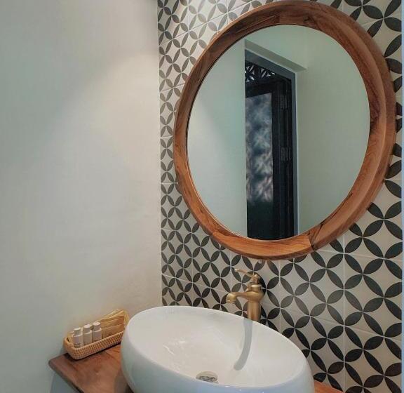 اتاق لوکس با چشم‌انداز دریا, Barland Villa