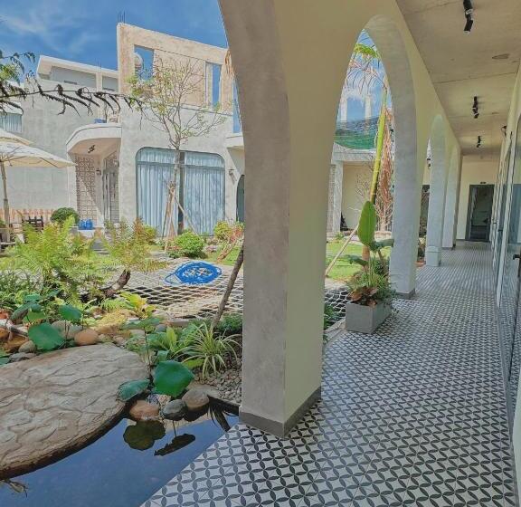 اتاق لوکس با چشم‌انداز دریا, Barland Villa