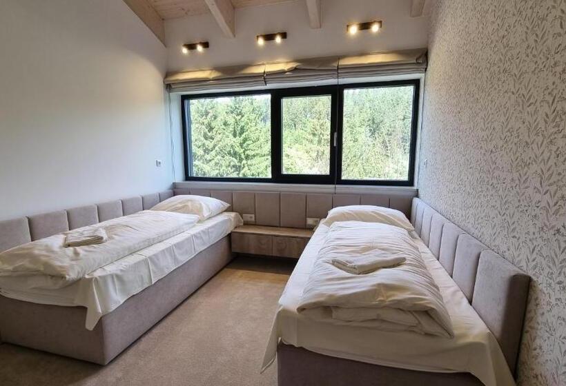 침실 4개 아파트, Chalets Hrabovo