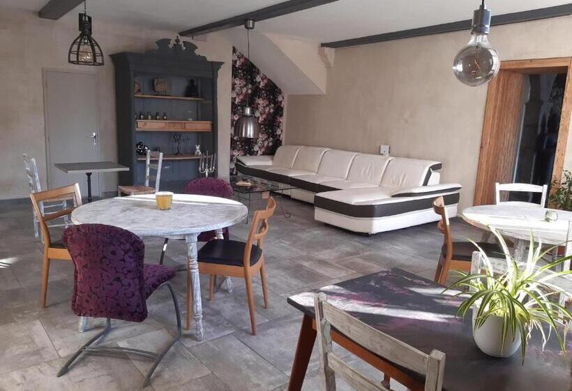 Номер Deluxe, Manoir Saint Pardoux 63680