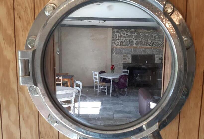 Номер Deluxe, Manoir Saint Pardoux 63680