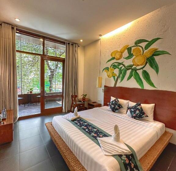 带阳台的豪华间, Hostel By Monsoon Riverside