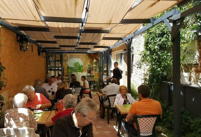 Четырехместный Номер Стандарт, Chambre D´hôtes Léonie & Restaurant