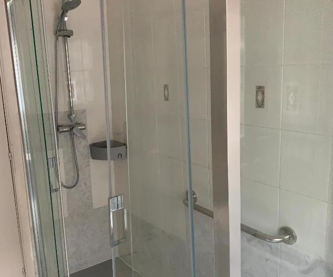 اتاق استاندارد سه نفره, B&b Falcone