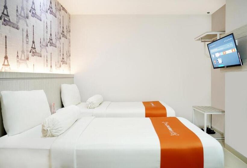 Номер Deluxe, Front One Hotel Sragen
